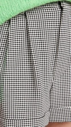 Alice + Olivia Conry Angled Tapered Cuff Shorts 13 Alice + Olivia Conry Angled Tapered Cuff Shorts -Agolde Store alice465661ef99 1673627692572 2 0. UX357 QL90