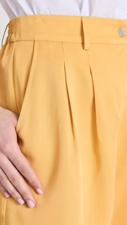 DONNI. Twill Pleated Shorts -Agolde Store donii3012318122 1679341109133 2 0. UX357 QL90