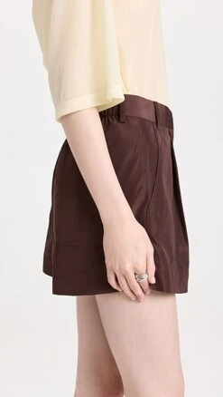 Tibi Italian Sporty Pleated Shorts 11 Tibi Italian Sporty Pleated Shorts -Agolde Store tibdb304491c75d 1683307119928 2 0. UX357 QL90